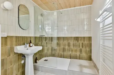 Salle de bains dans l'établissement NOCNOC Le Trianon