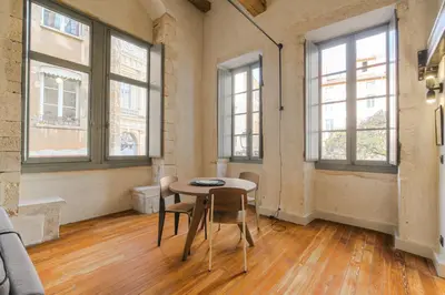 Coin salon dans l'établissement Duplex lumineux et authentique, Vieux-Lyon
