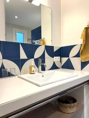 Salle de bains dans l'établissement L'Azalée - 106m2 avec BALCONS & PARKING - proche hôpitaux & métro