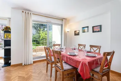 Coin salon dans l'établissement L'Azalée - 106m2 avec BALCONS & PARKING - proche hôpitaux & métro