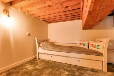 Plan de l'établissement 2BR flat near Louis Pradel metro station