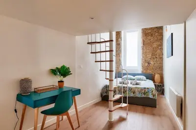 Plan de l'établissement 2BR flat near Louis Pradel metro station