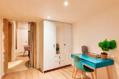 Plan de l'établissement 2BR flat near Louis Pradel metro station