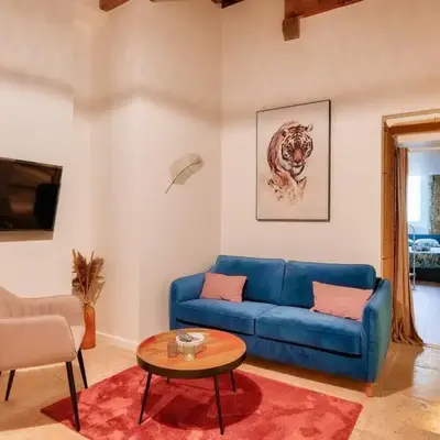 2BR flat near Louis Pradel metro station