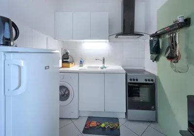 Cuisine ou kitchenette dans l'établissement Appartement cosy - Tonkin, parc Tête d'or