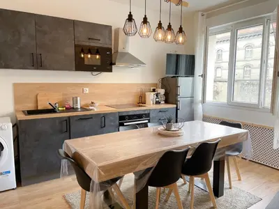 Cuisine ou kitchenette dans l'établissement Le Cour Vitton - Lyon 6ème - Proche Parc Tête d'Or