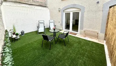 Jardin de l'établissement L'Oasis de la pyramide
