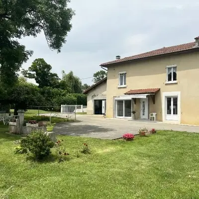 Corps de ferme à 50min de Lyon
