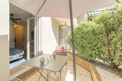 Jardin de l'établissement Studio chic piscine, jardin et parking, Lyon 3