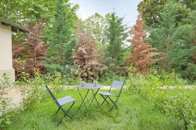 Jardin de l'établissement Joli duplex avec jardin, 2 personnes, Écully