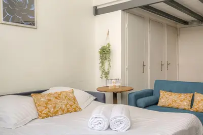 Un ou plusieurs lits dans un hébergement de l'établissement Appartement spacieux, proche gare, Lyon 3e