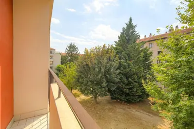 Jardin de l'établissement Charmant et Chaleureux proche métro Gratte-Ciel