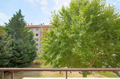 Jardin de l'établissement Charmant et Chaleureux proche métro Gratte-Ciel