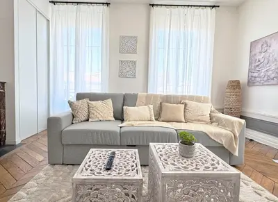 Coin salon dans l'établissement Cinnabar - Appartement 10 personnes - Check in h24 & Wifi