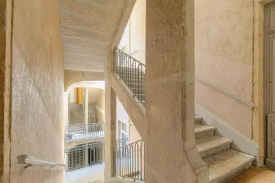 Plan de l'établissement Atypique et Cosy Hôtel de Ville et quais du Rhône