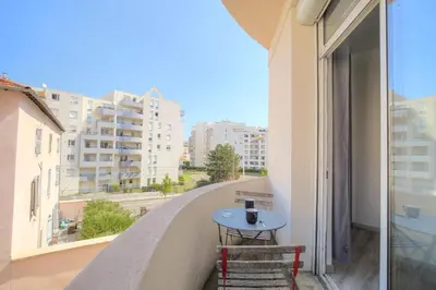 Balcon ou terrasse dans l'établissement Cosy et Calme proche métro Montplaisir