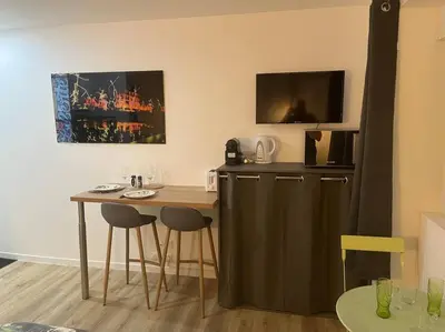 Cuisine ou kitchenette dans l'établissement VERDI studio COSY au calme parking gratuit
