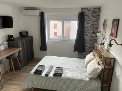 Un ou plusieurs lits dans un hébergement de l'établissement BACH studio BALNEO au calme parking gratuit