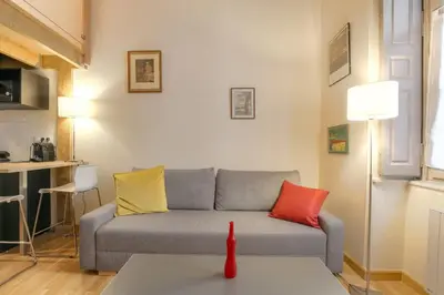 Coin salon dans l'établissement Joli studio chaleureux proche Bellecour