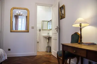 Salle de bains dans l'établissement Félix dOrt