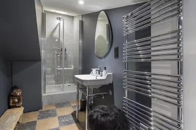 Salle de bains dans l'établissement Le Secret, climatisé, Place des Terreaux-Lyon 1er