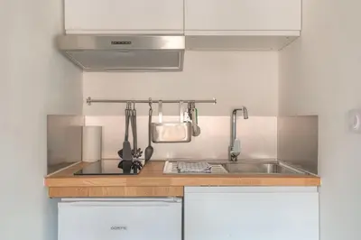 Cuisine ou kitchenette dans l'établissement Joli T2 avec mezzanine, secteur gare, Lyon 3 - rue Baraban