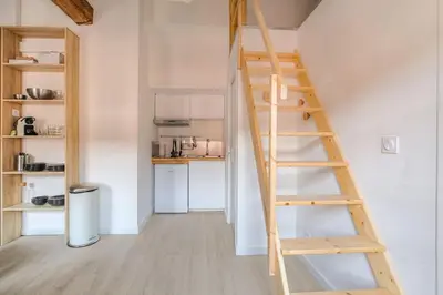 Cuisine ou kitchenette dans l'établissement Joli T2 avec mezzanine, secteur gare, Lyon 3 - rue Baraban