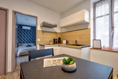 Cuisine ou kitchenette dans l'établissement Le Westy 2