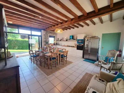 Cuisine ou kitchenette dans l'établissement Gîte calme avec terrasse, animaux admis, près de l'élevage de poneys - FR-1-496-326