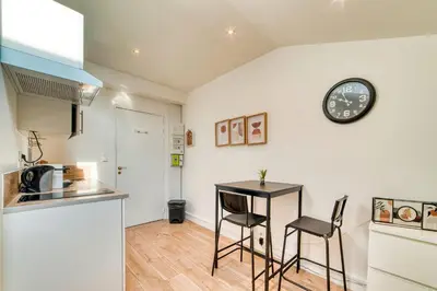 Cuisine ou kitchenette dans l'établissement Le Nid Blanc - Agréable studio tout équipé