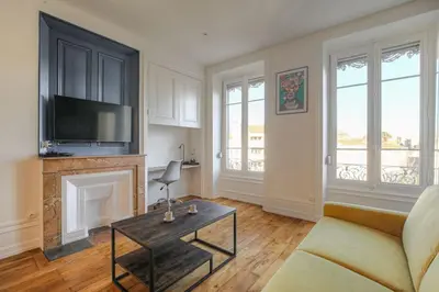 Télévision ou salle de divertissement dans l'établissement Bel appartement lumineux, Croix-Rousse - Hôpitaux