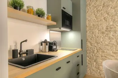 Cuisine ou kitchenette dans l'établissement Studio de charme avec balnéo, coeur de Presqu'île