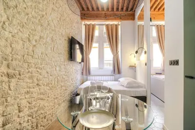 Plan de l'établissement Studio de charme avec balnéo, coeur de Presqu'île