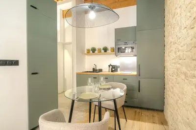 Cuisine ou kitchenette dans l'établissement Studio de charme avec balnéo, coeur de Presqu'île