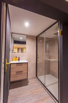 Salle de bains dans l'établissement Le Paris - Proche Gare Chateaucreux-