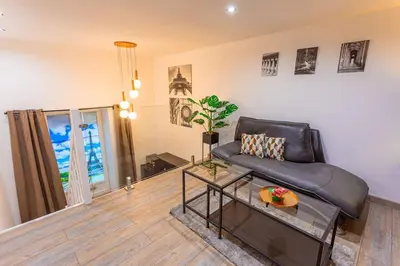 Coin salon dans l'établissement Le Paris - Proche Gare Chateaucreux-