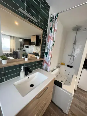 Cuisine ou kitchenette dans l'établissement Trendy love Balnéo