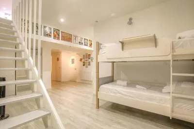 Un ou plusieurs lits dans un hébergement de l'établissement Happy Days, 150m2 de divertissement, Lyon 7