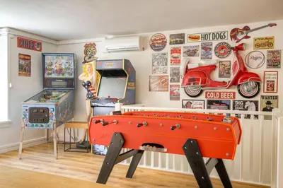 Salle de jeux dans l'établissement Happy Days, 150m2 de divertissement, Lyon 7