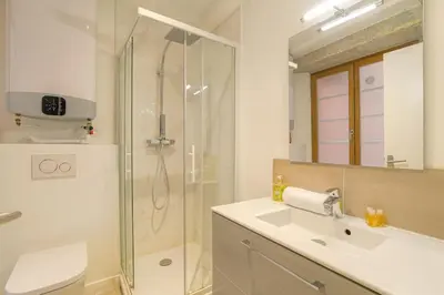 Salle de bains dans l'établissement Spécial groupes Lyon - 10 personnes