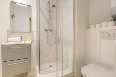 Salle de bains dans l'établissement Spécial groupes Lyon - 10 personnes