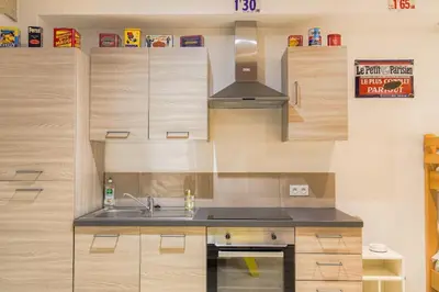 Cuisine ou kitchenette dans l'établissement Spécial groupes Lyon - 10 personnes