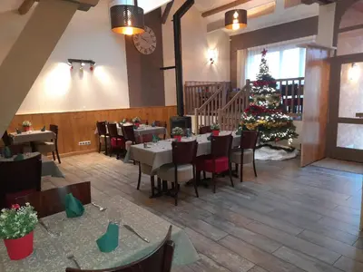 Restaurant ou autre lieu de restauration dans l'établissement Les pierres roses