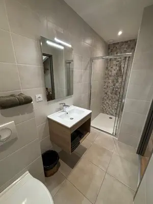 Salle de bains dans l'établissement Les pierres roses