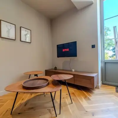 Le Charmant d'Ecully Logement Unique Avec Jardin et Parking à 10 minutes de Lyon