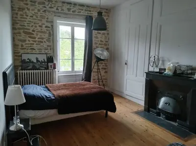 Un ou plusieurs lits dans un hébergement de l'établissement Maison de charme très spacieuse