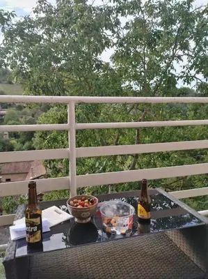 Boissons dans l'établissement Maison de charme très spacieuse