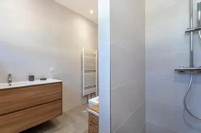 Salle de bains dans l'établissement Gite des ifs piscine, jacuzzi dans le Beaujolais