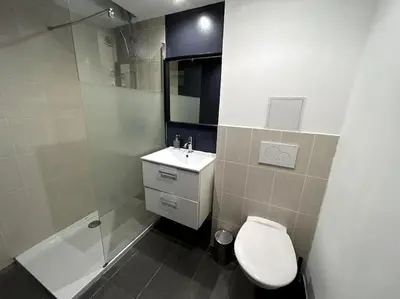 Salle de bains dans l'établissement Le Jutard - proche des quais - 5 personnes