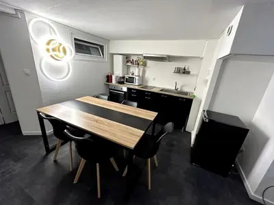 Cuisine ou kitchenette dans l'établissement Le Jutard - proche des quais - 5 personnes